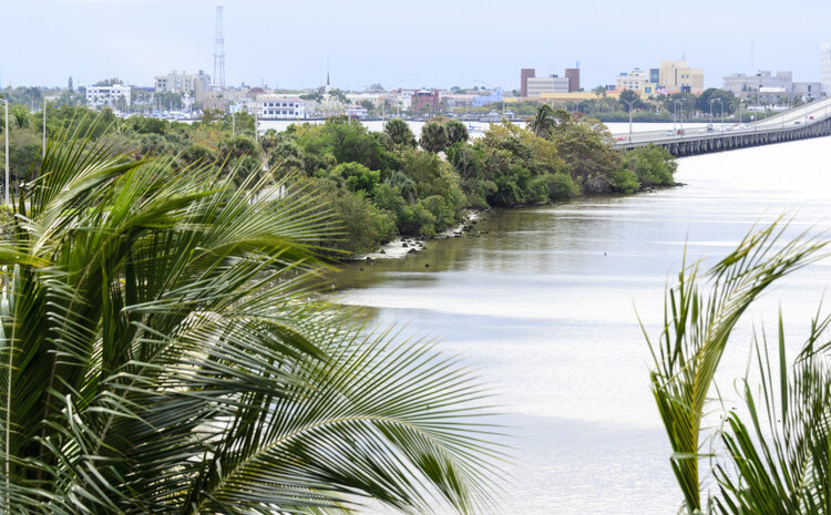 At Risk: Southwest Florida’s Caloosahatchee River and Estuary